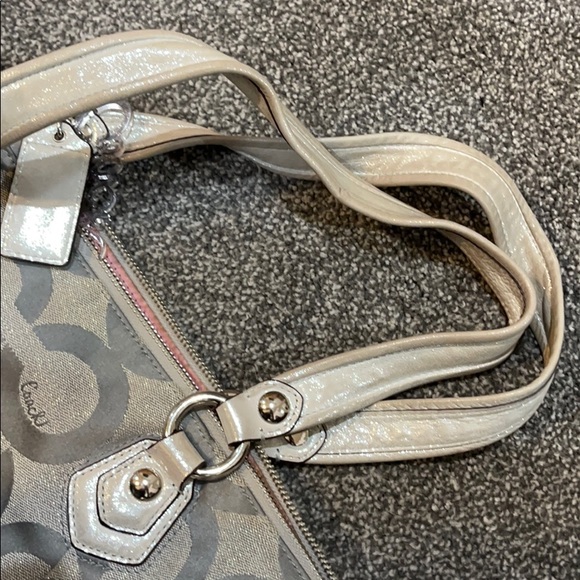 Coach Purse- Very Big - Picture 5 of 6